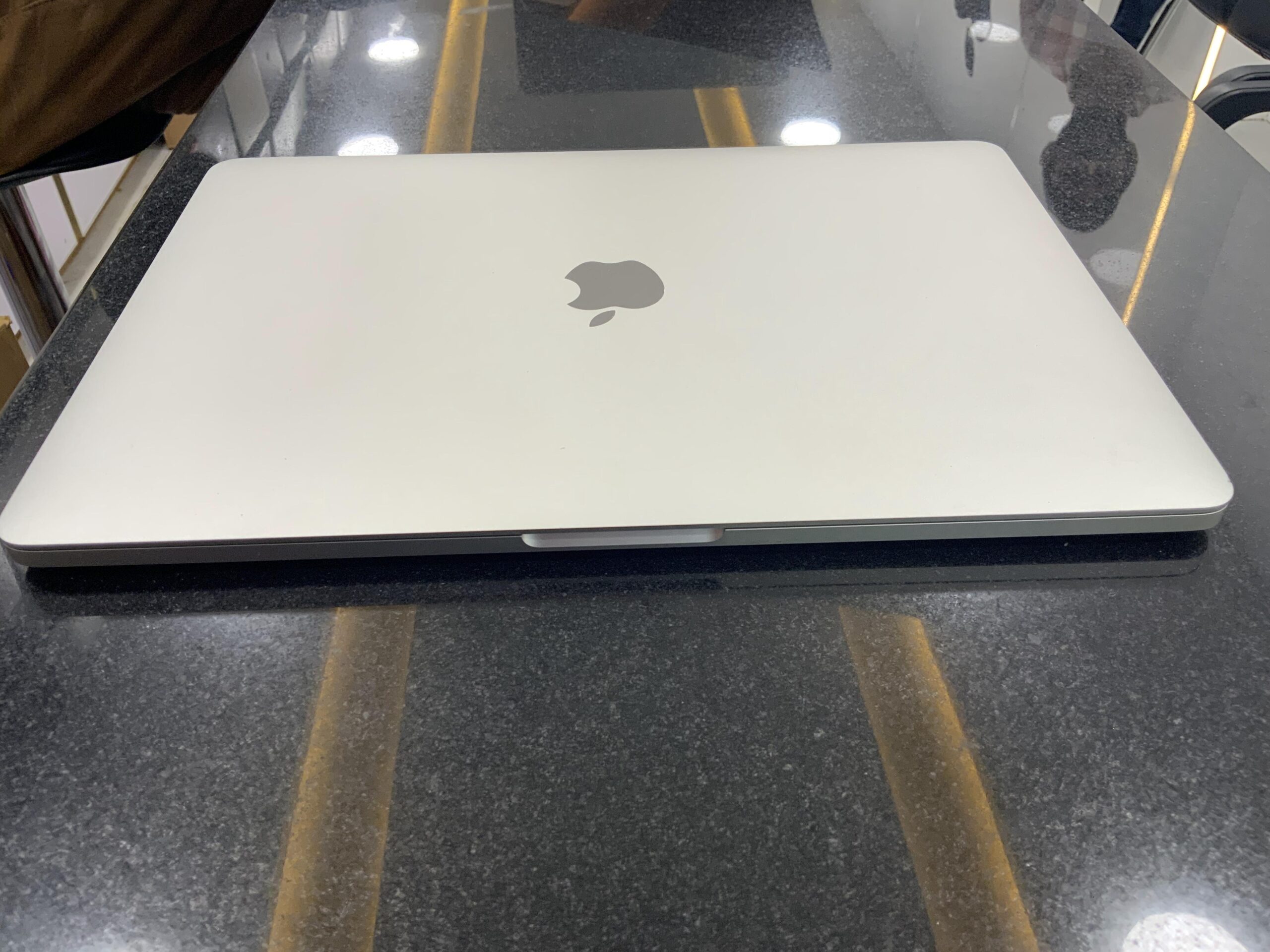 MacBook Pro 2019 13 Inch Core i7 2.8GHZ 16GB RAM 512GB SSD USED –  AppleWorlds